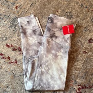 SPANX Booty Boost 7/8 cloudy tie dye Gray Leggings